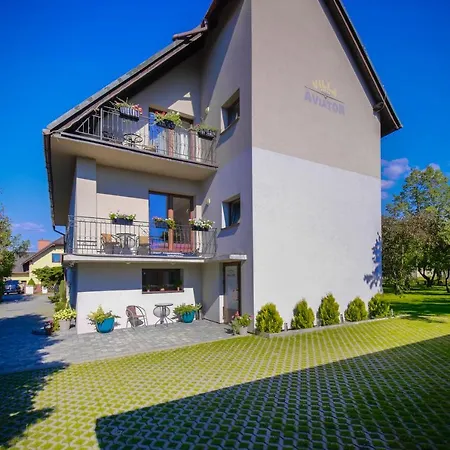 Aviator Apartment *